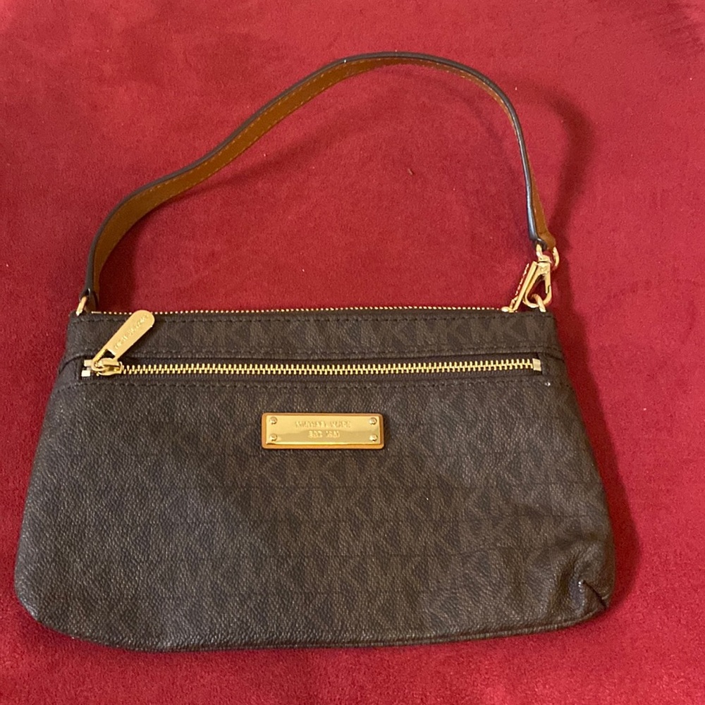 Michael kors wristlet